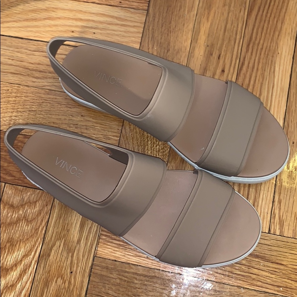 Vince Eres in Sand Rub- Jelly sandals
